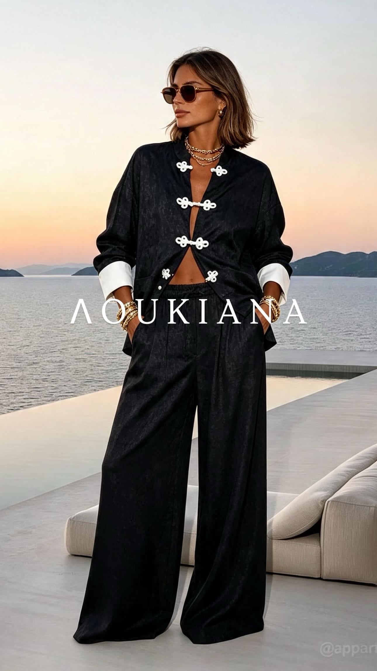 Elegant set in black colour