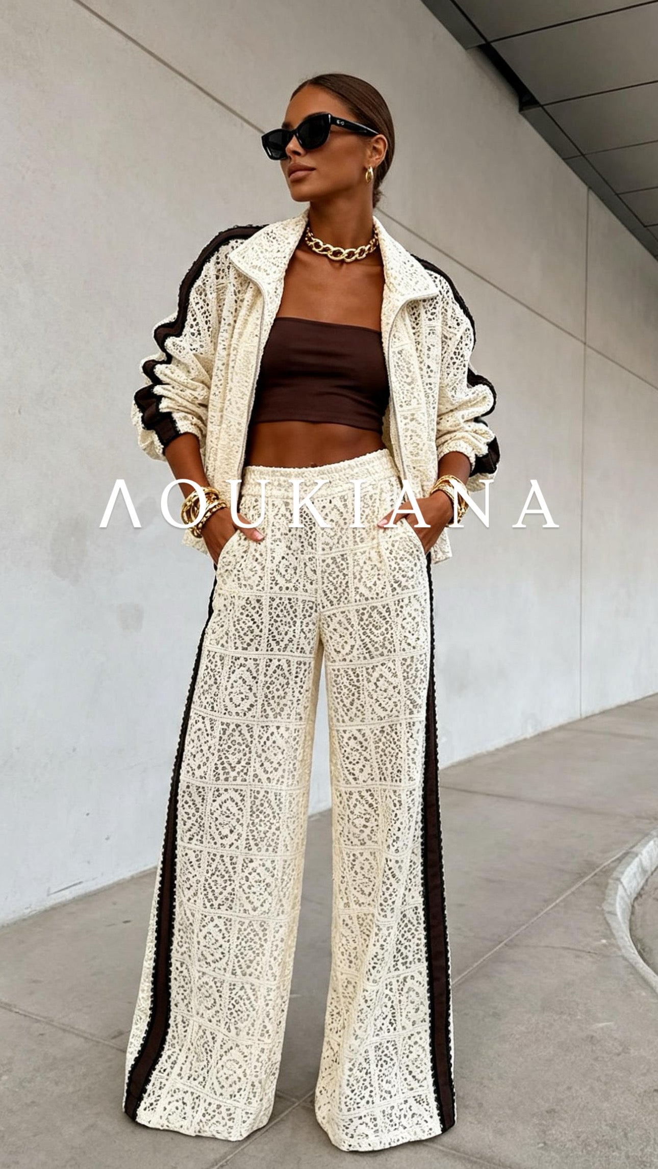 Lace set in ecru colour