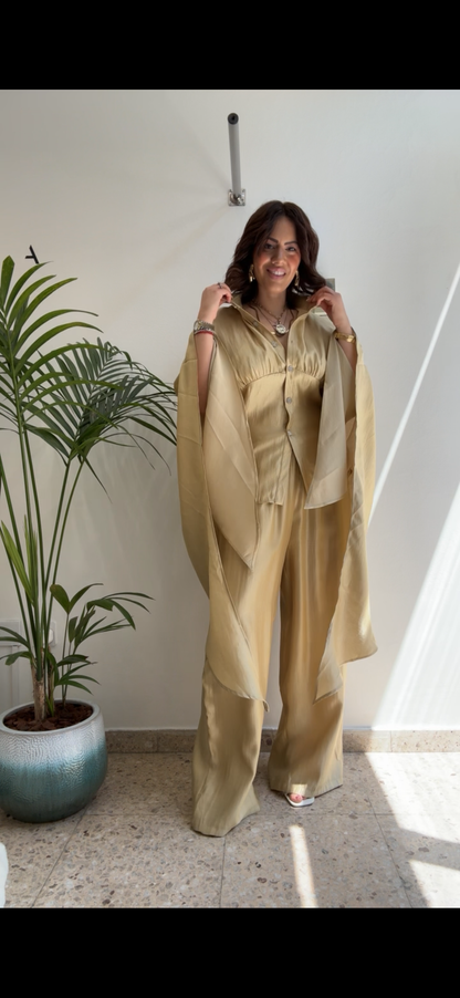 Relaxed Set in Gold