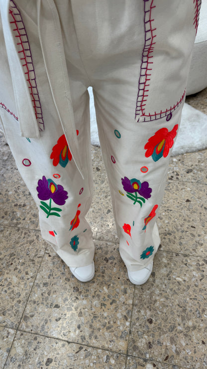 Embroidered Flower Trousers in White