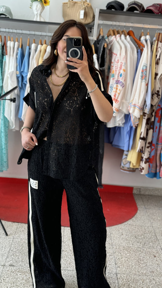 Relaxed Set in Black