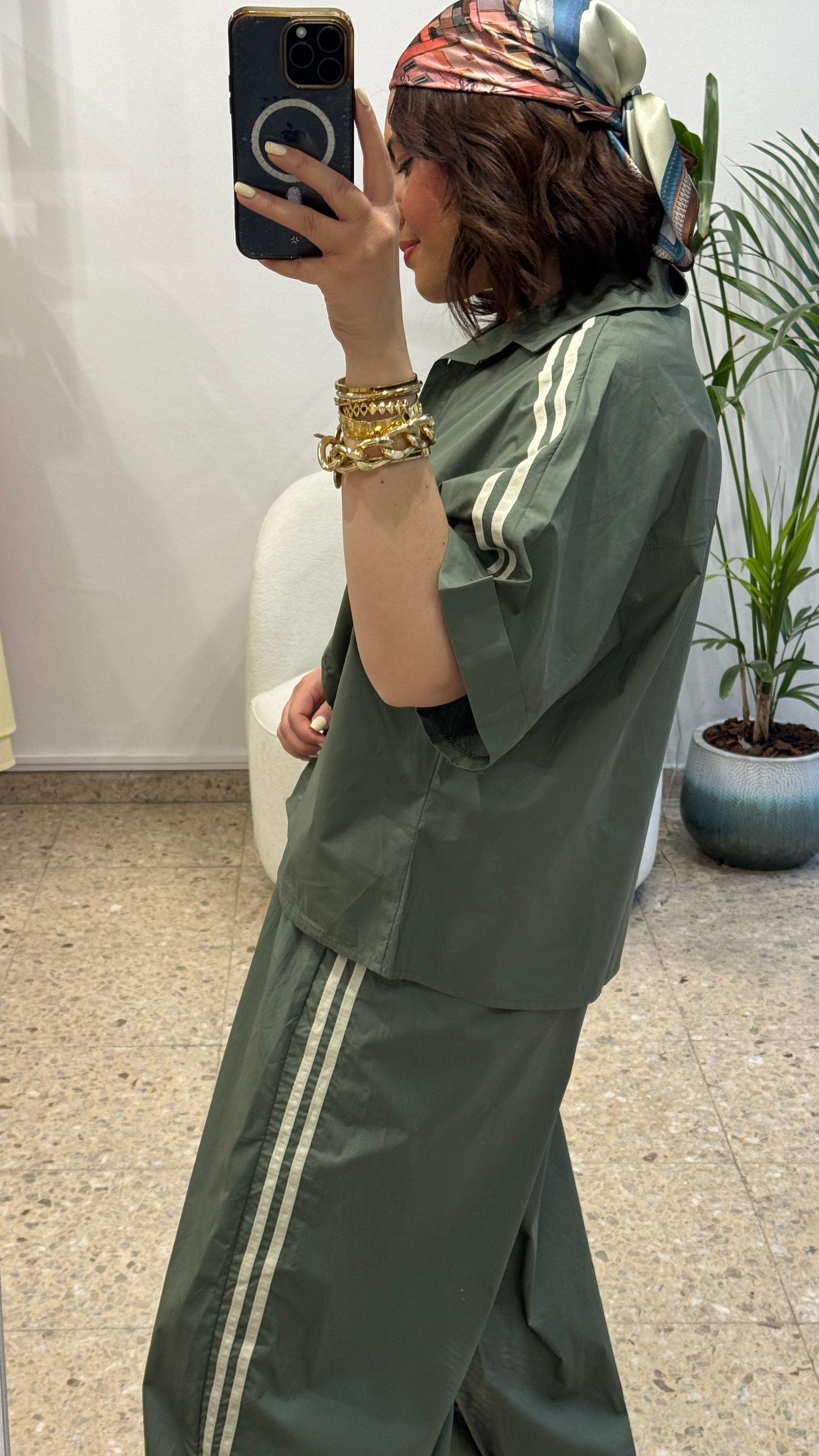 Relaxed Set in Green