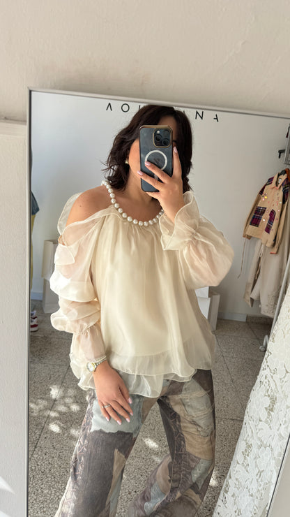 Blouse with Pearls in Cream