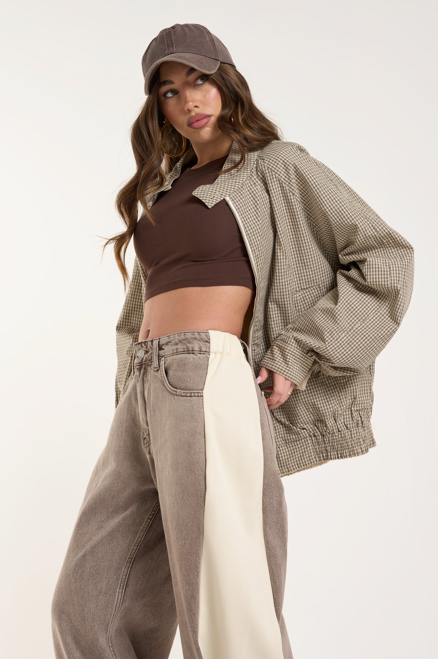 Jeans with Stripe Detail in Gray / Beige