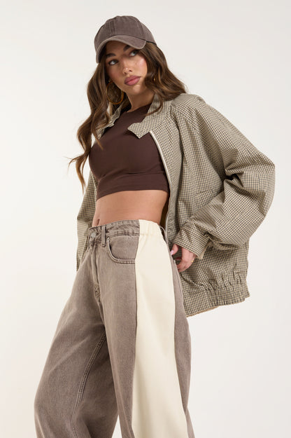 Jeans with Stripe Detail in Gray / Beige