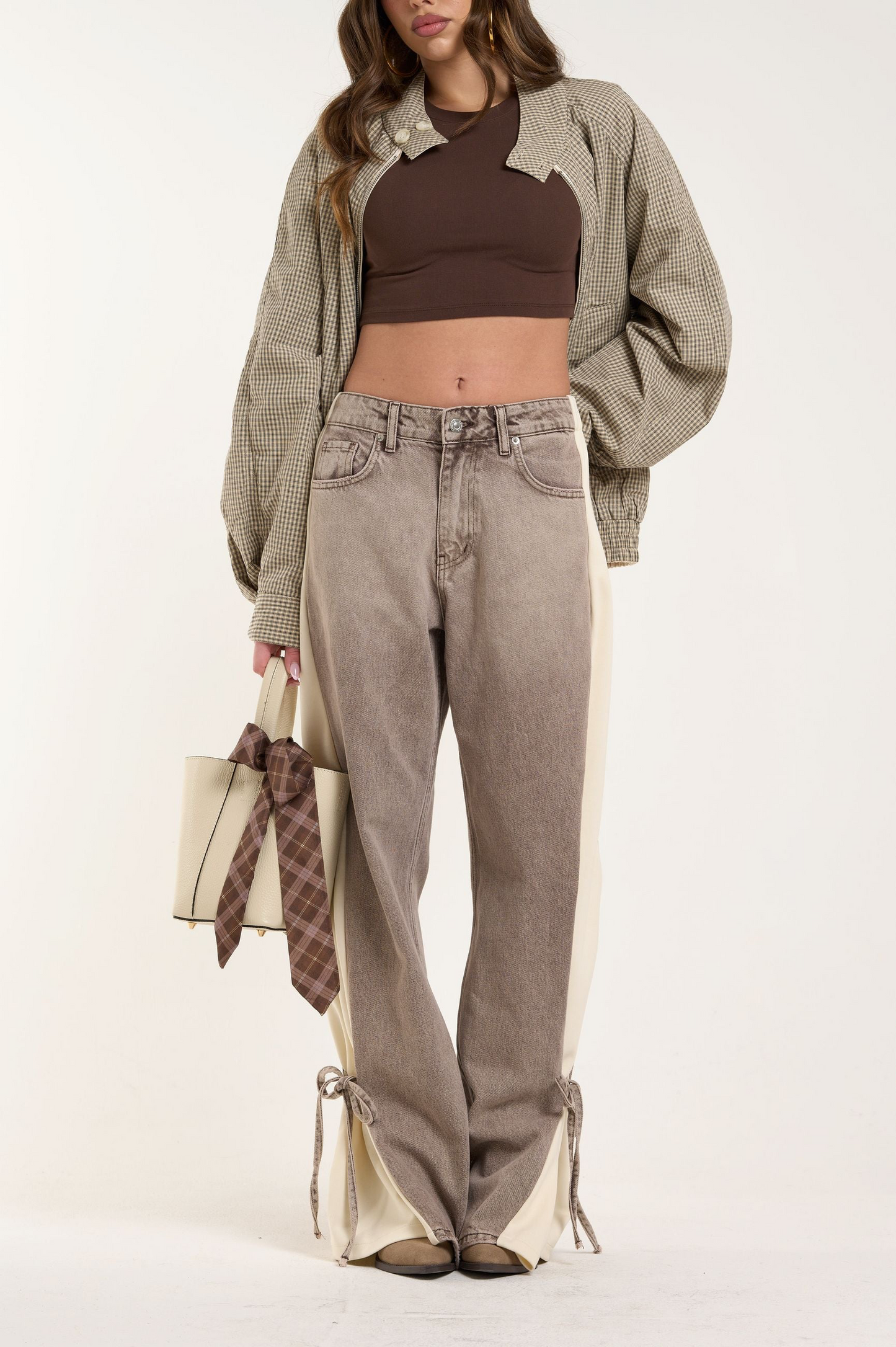 Jeans with Stripe Detail in Gray / Beige